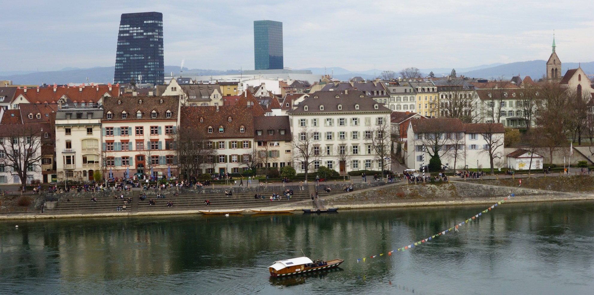 Basel Bike Tour: Blick auf Kleinbasel mit Basler Fähre
